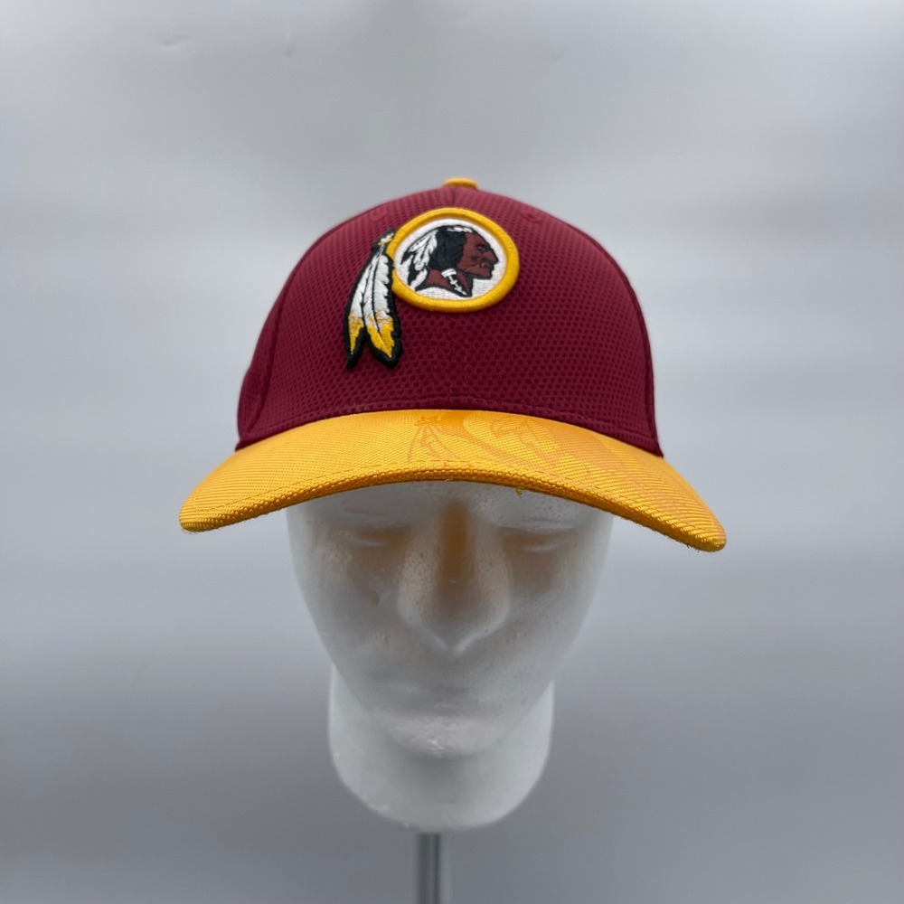 New Era 39THIRTY Small-Medium NFL Washington Redskins Cap Burgundy Sideline Hat